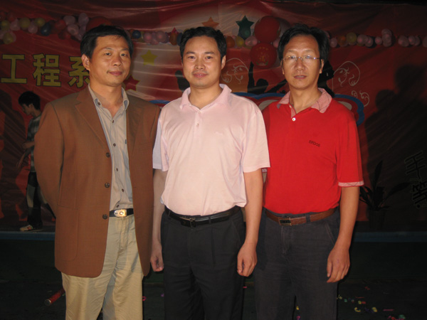 廣聯(lián)通訊城贊助三峽電力職業(yè)學(xué)院“電力工程系迎新晚會(huì)”