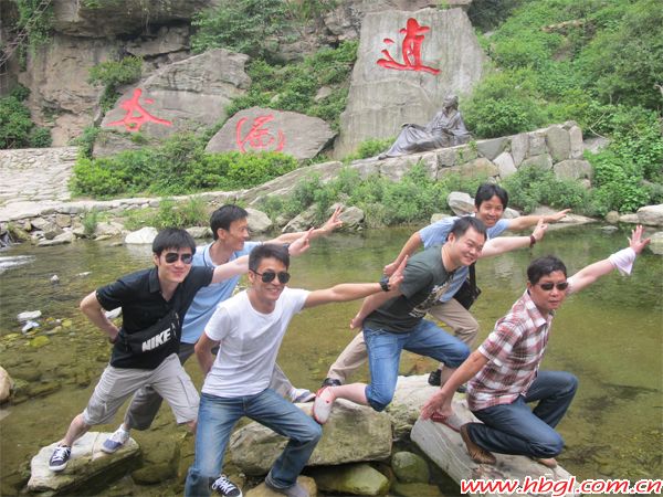 乾坤秀萃 武當之巔 （公司2013年度員工旅游照片）