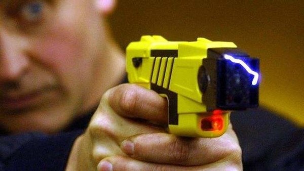 澳洲警方正在實驗新型吐網(wǎng)“泰瑟槍” 警察變身蜘蛛俠  CNMO