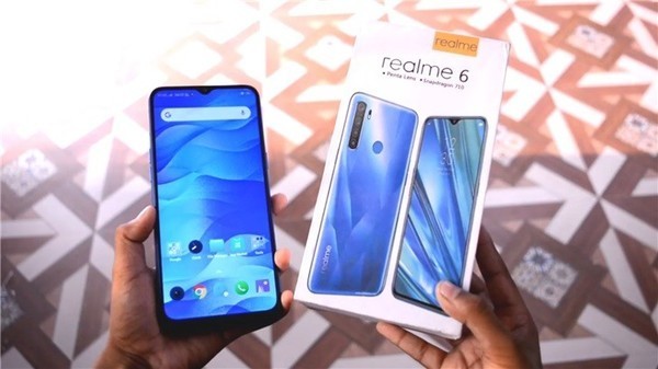 疑似realme 6真機(jī)圖曝光 百元挖孔屏手機(jī)可以期待一下